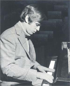 Georgie Fame at the keyboard